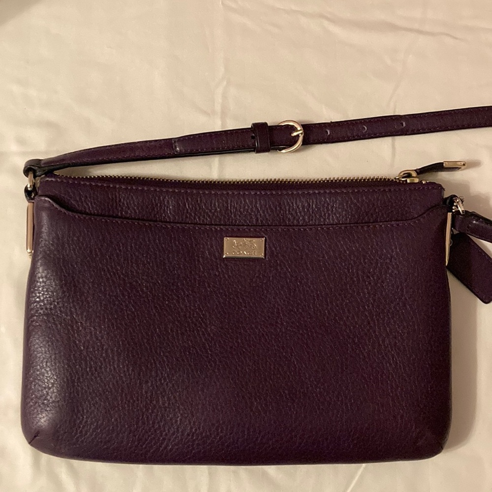 Elegant Coach Vintage Purple Leather Crossbody Bag